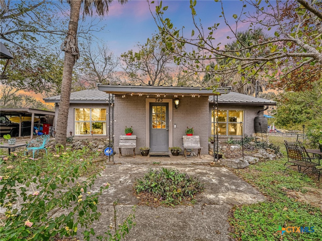 743 Centre Street Property Photo 1