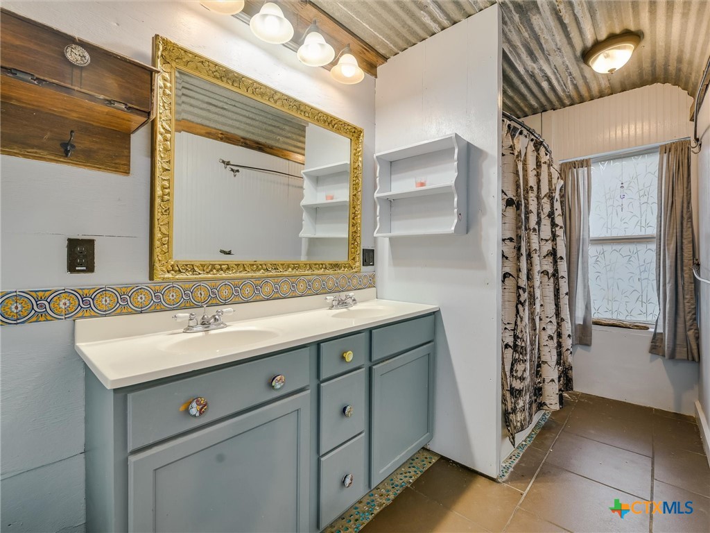 743 Centre Street Property Photo 10