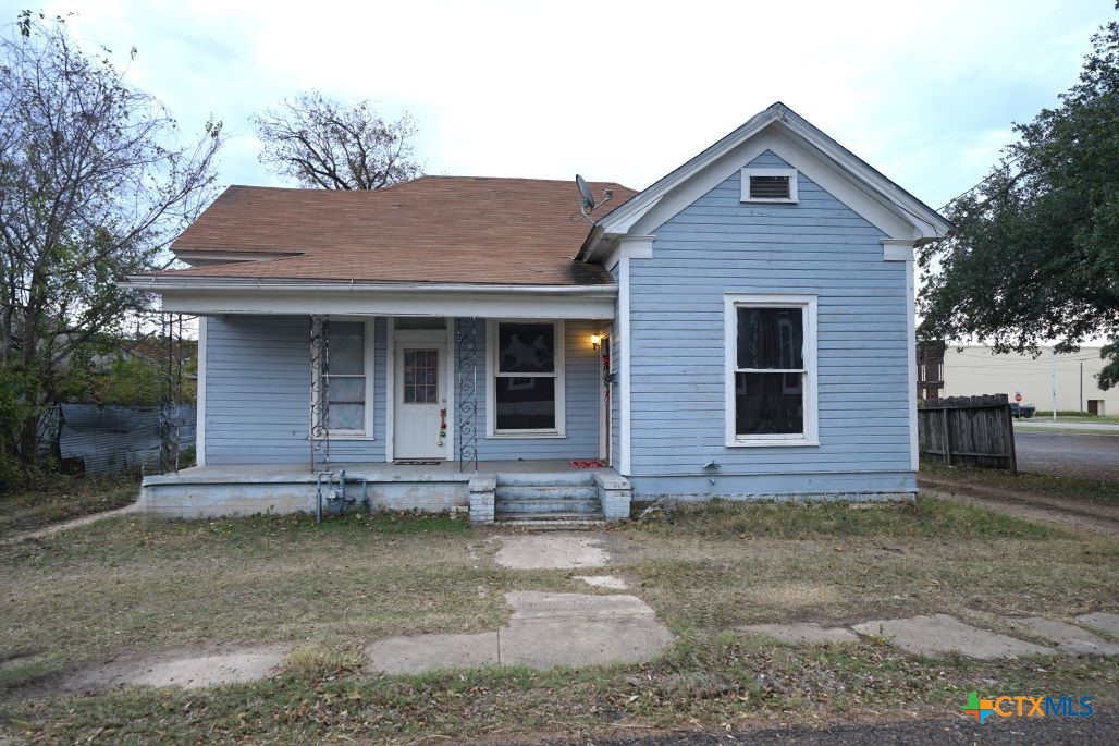 107 S Crockett Property Photo