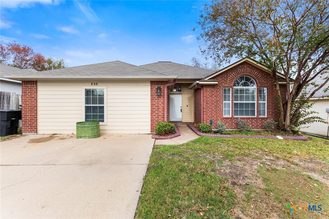 808 Silver Stone Drive Property Photo 1