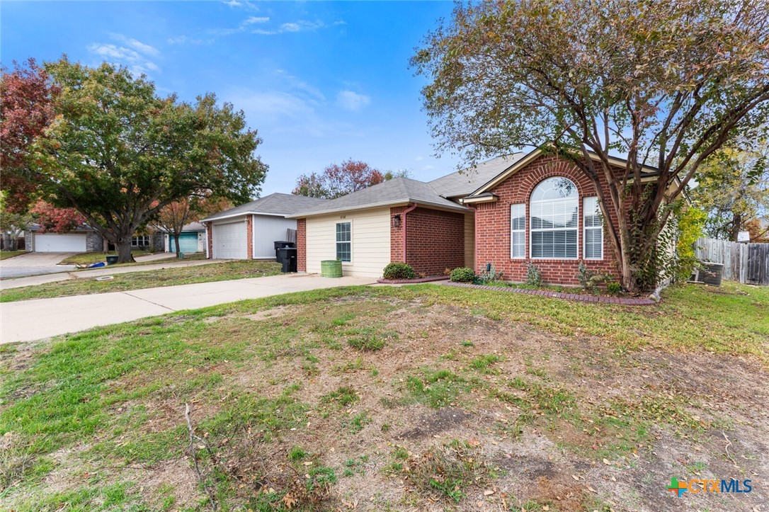 808 Silver Stone Drive Property Photo 3