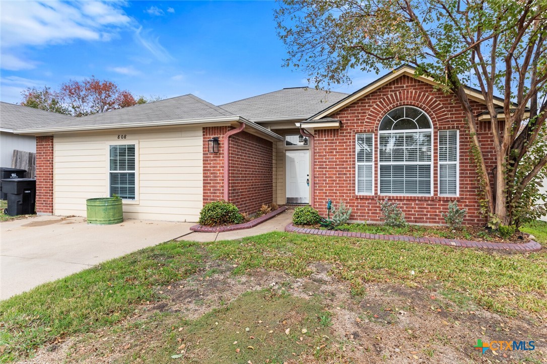 808 Silver Stone Drive Property Photo 4