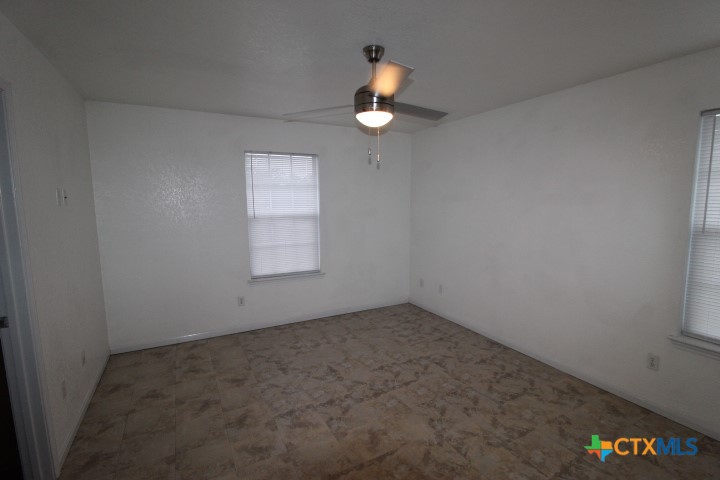 40 Market Loop Property Photo 7