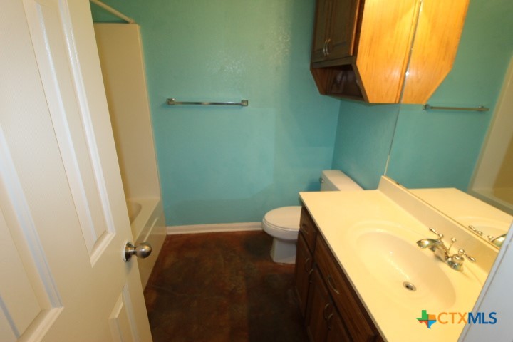 40 Market Loop Property Photo 8