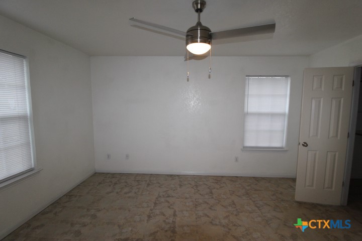 40 Market Loop Property Photo 9