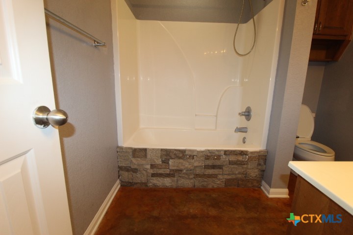 40 Market Loop Property Photo 10