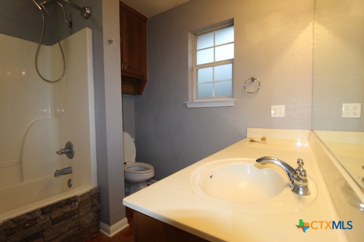 40 Market Loop Property Photo 11