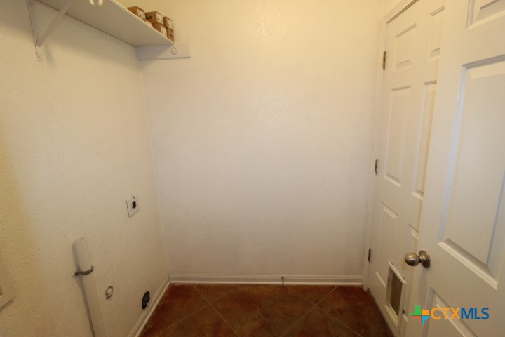 40 Market Loop Property Photo 12