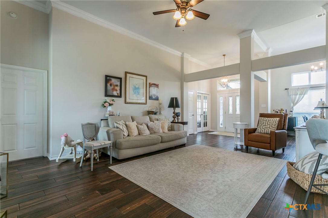 1019 Ravenwood Property Photo 3
