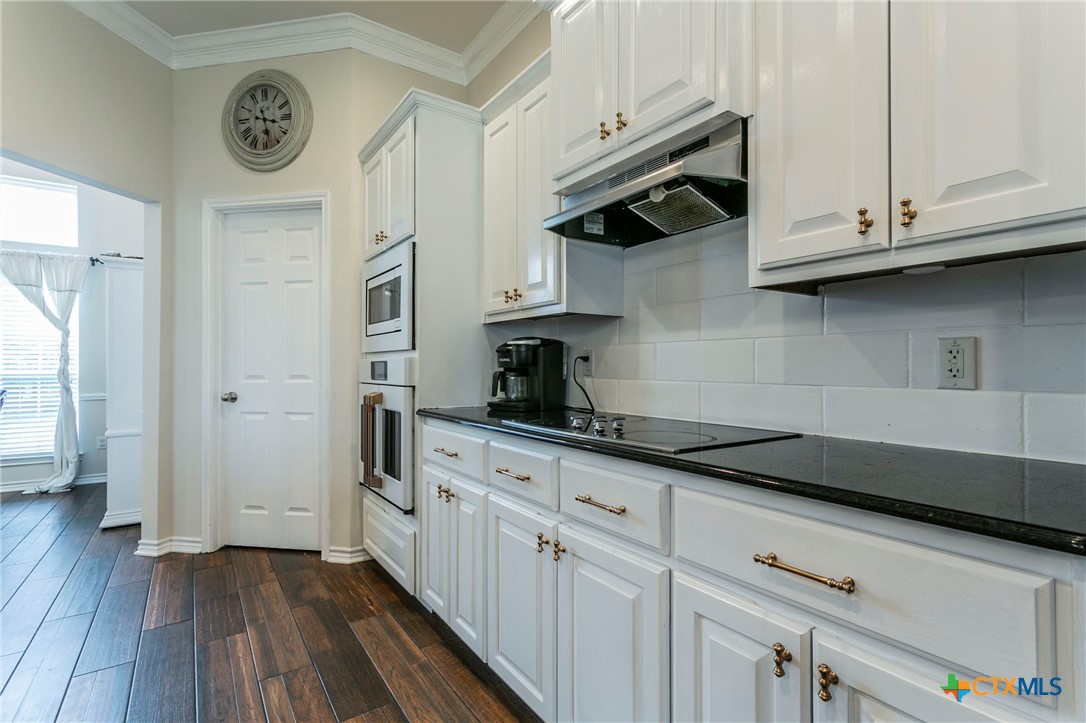 1019 Ravenwood Property Photo 4
