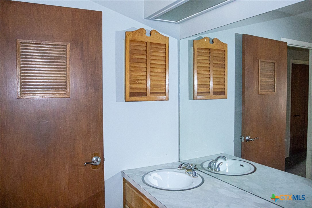1101 Ridgeway Drive Property Photo 8
