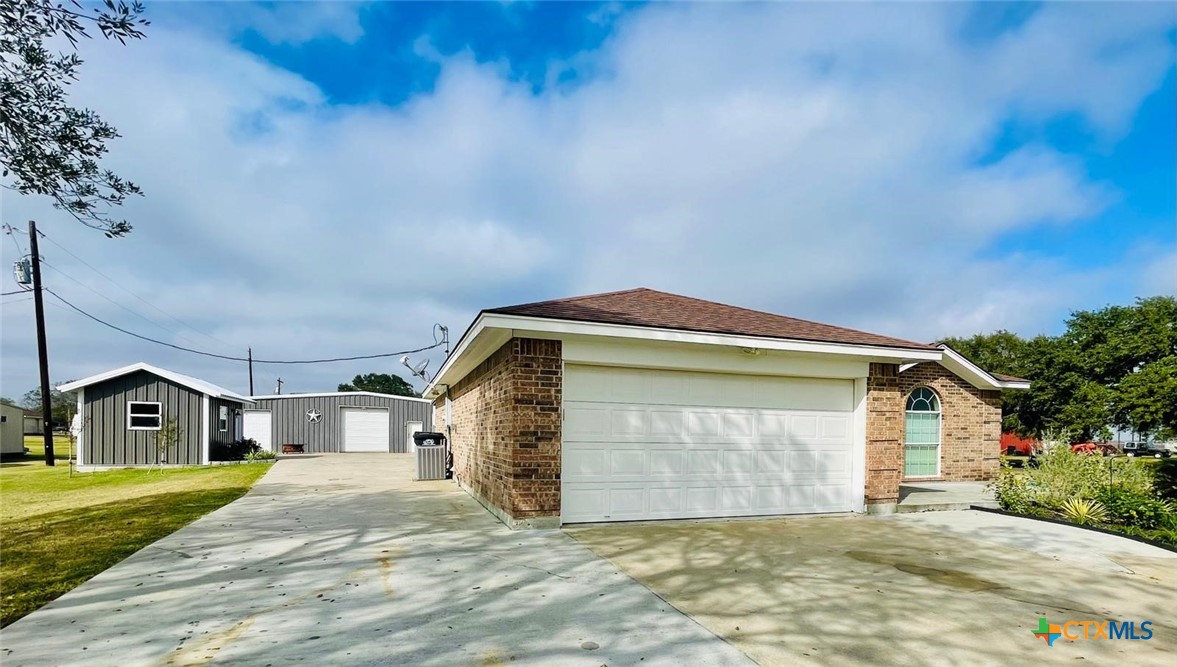 108 Golden Glow Street Property Photo 1