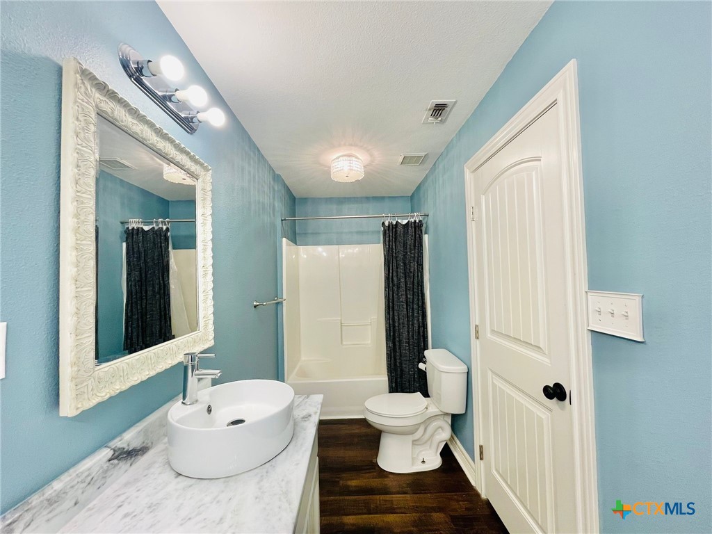 108 Golden Glow Street Property Photo 38