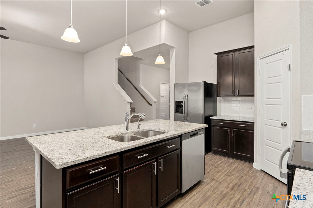 1120 Amber Lake Property Photo 9