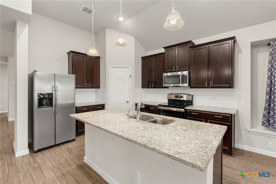 1120 Amber Lake Property Photo 10