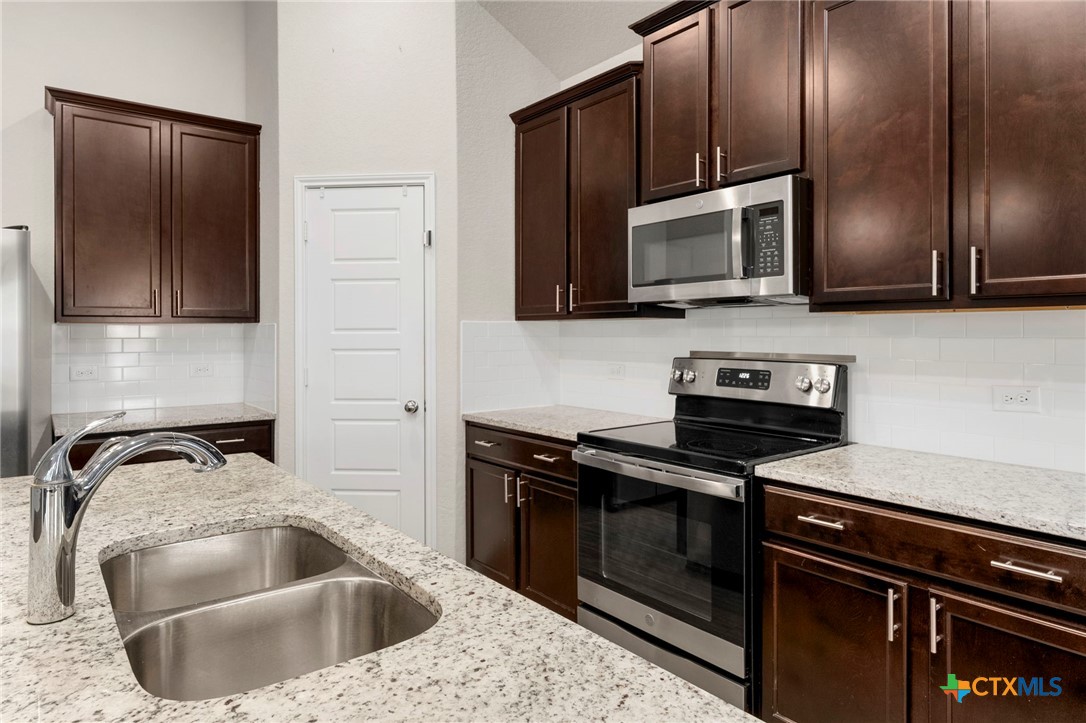 1120 Amber Lake Property Photo 11