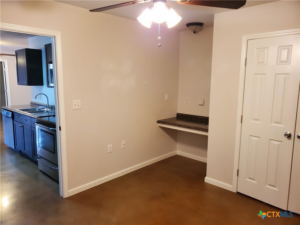 1037 W Court Street C Property Photo 5
