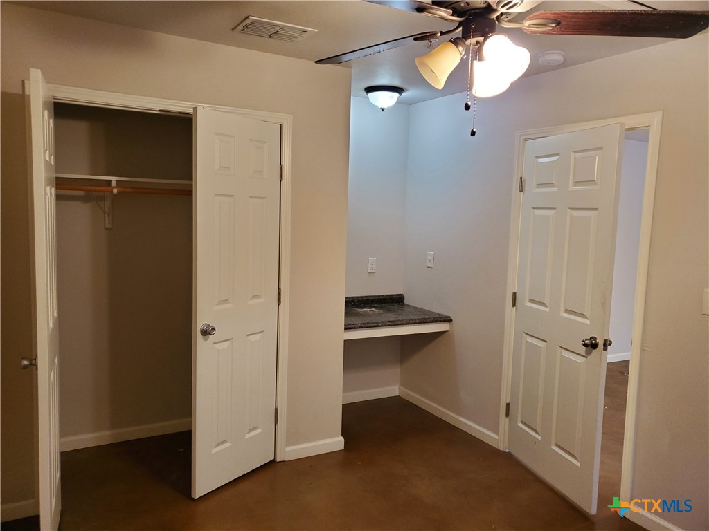 1037 W Court Street C Property Photo 6