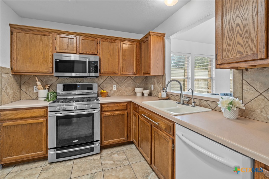 13533 Albania Way Property Photo 8