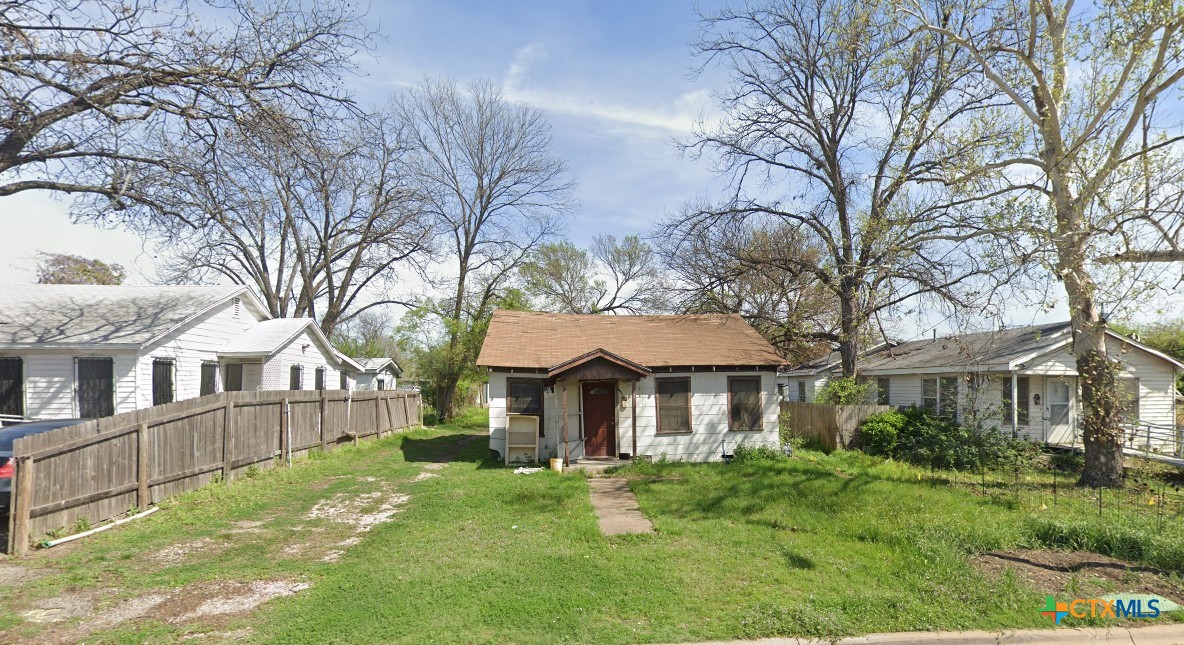 203 W Avenue C Property Photo 1