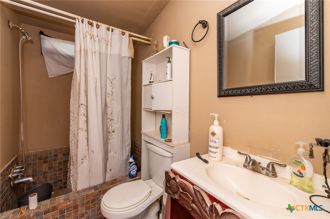 989 Oil Well Road Property Photo 14
