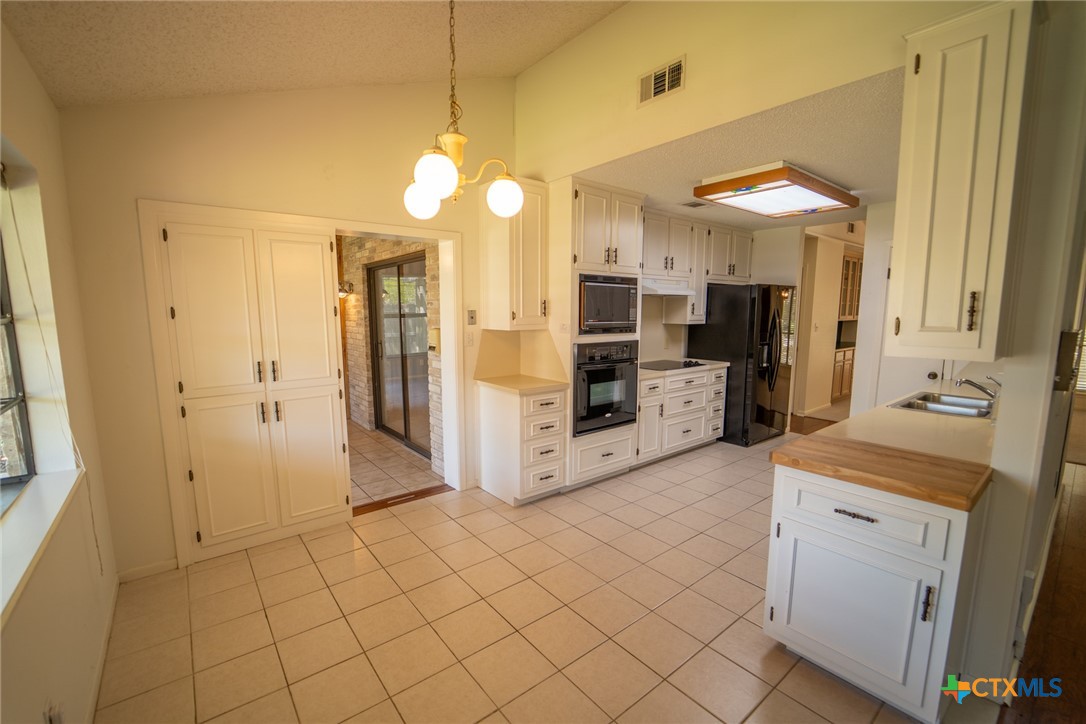 104 Woodwind Drive Property Photo 6