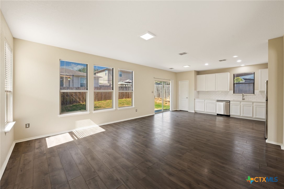5744 Columbia Property Photo 5