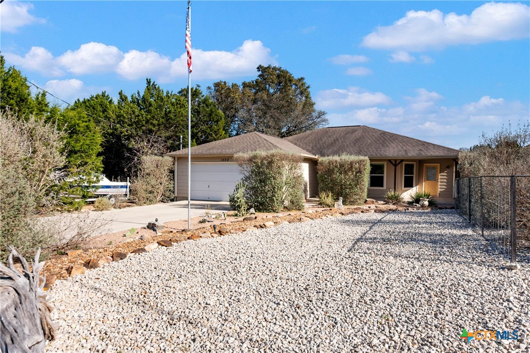 1608 Lakeview Drive Property Photo 1