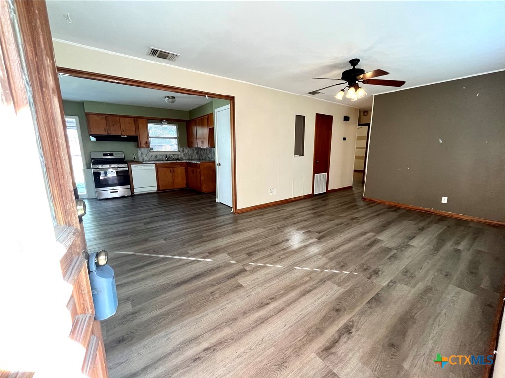4606 Evergreen Street Property Photo 9