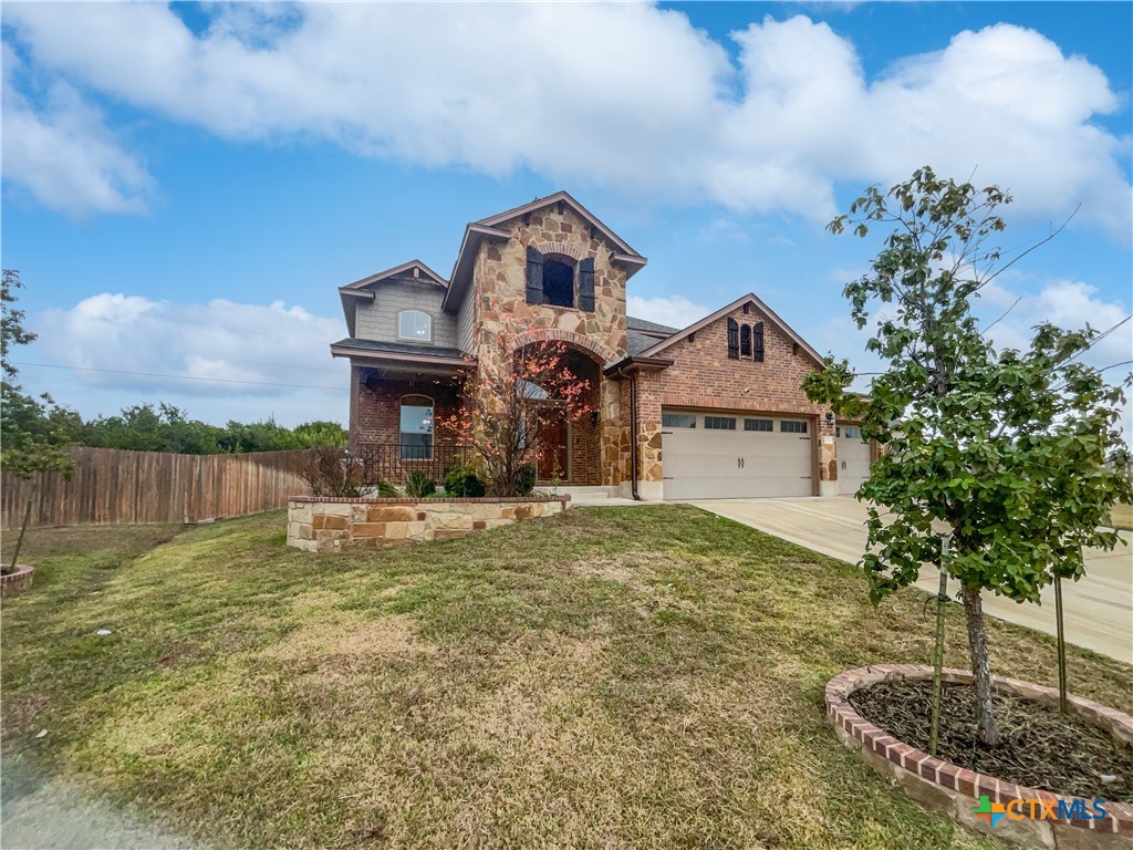 2310 Grosseto Court Property Photo 9