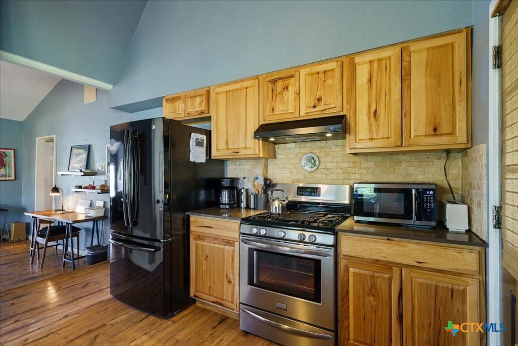 2110 River Road Property Photo 8