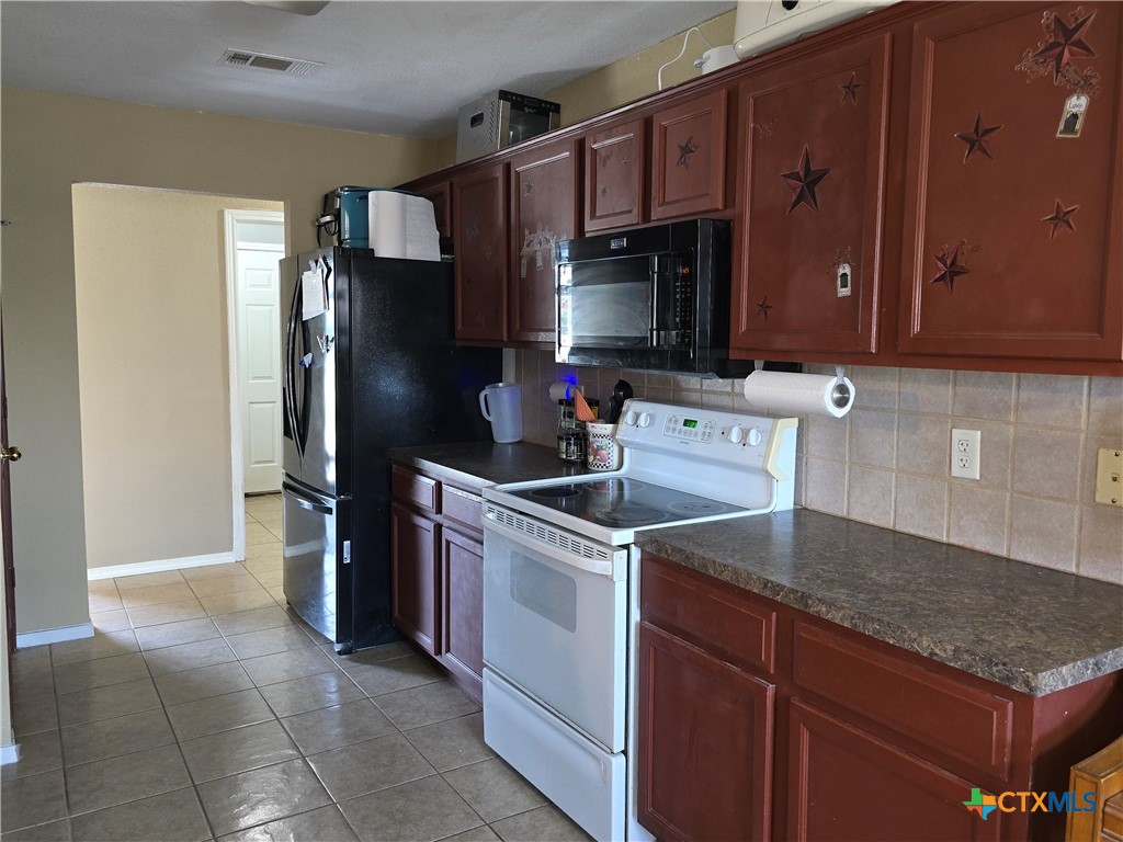 2301 Jake Drive Property Photo 5