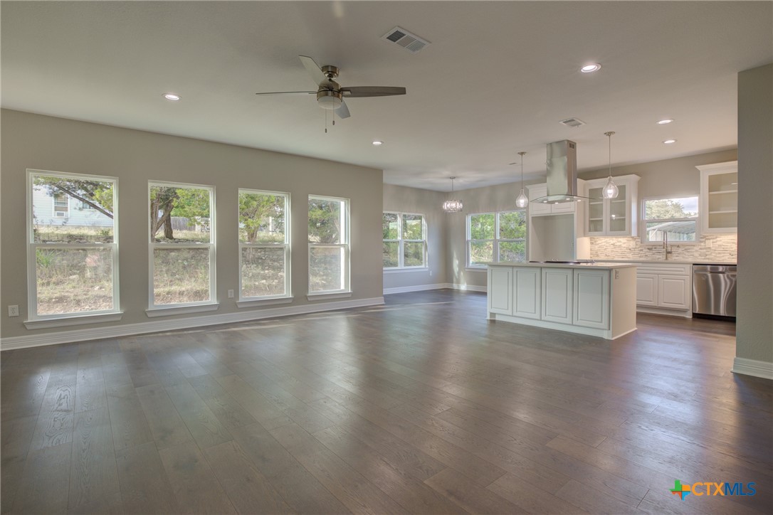 1090 Arcadia Drive Property Photo 9