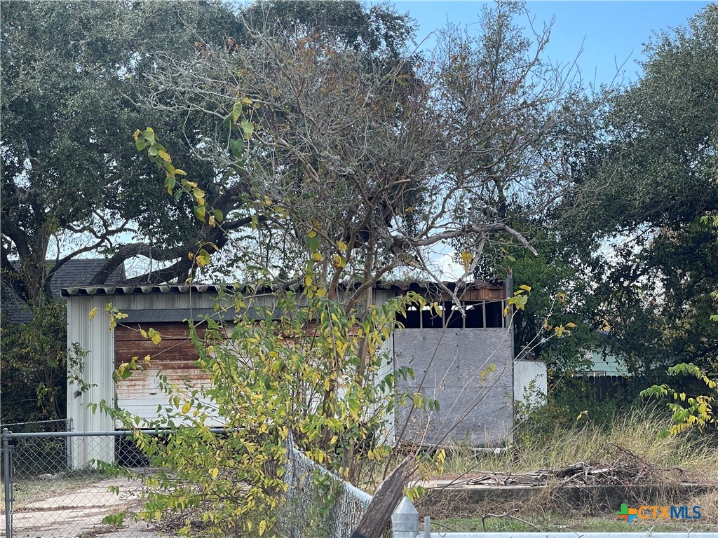 711 4th Street Property Photo 3