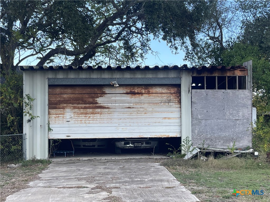 711 4th Street Property Photo 4