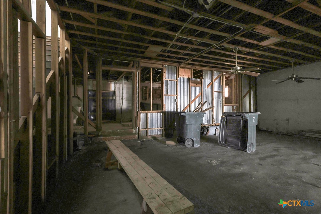 327 E Avenue D Property Photo 5