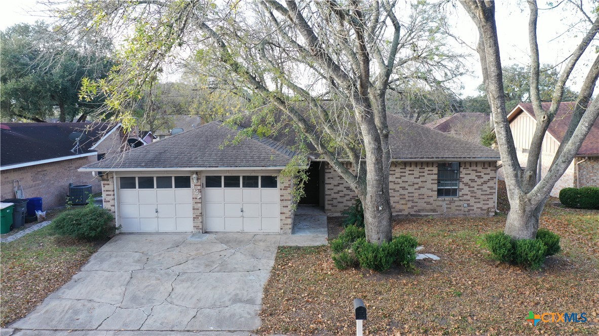 121 Byron Lane Property Photo 1