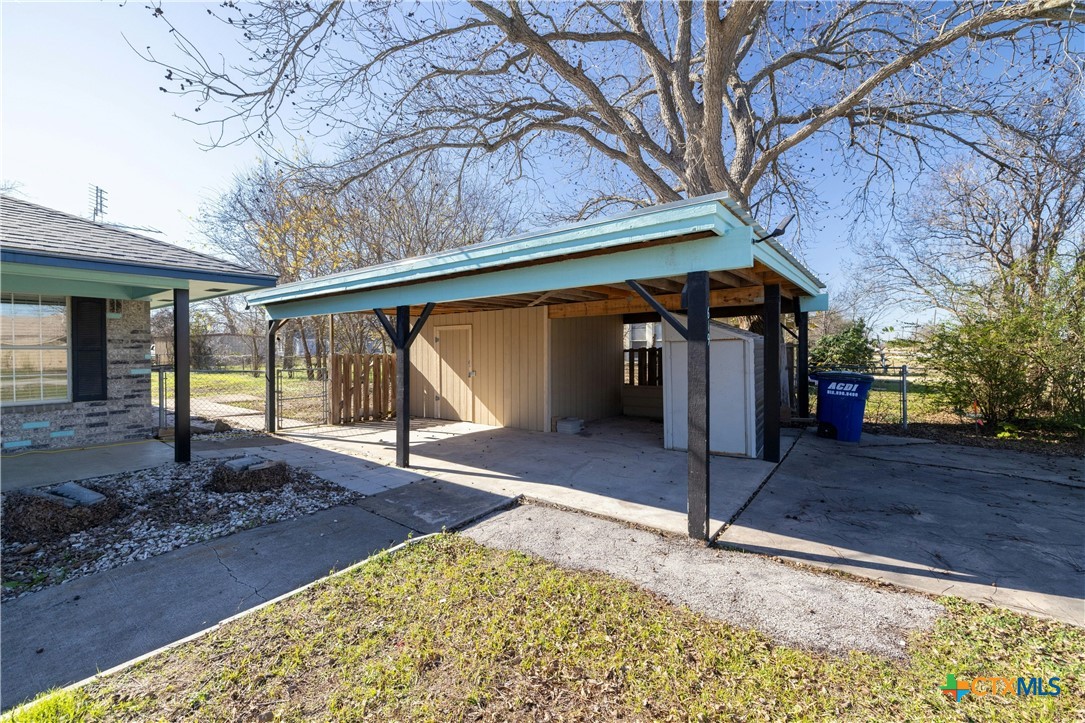 619 W Davilla Street Property Photo 4
