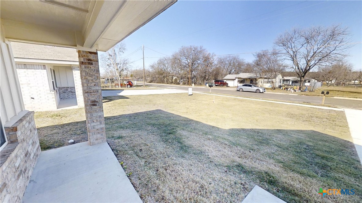 210 E Washington Avenue B Property Photo 2