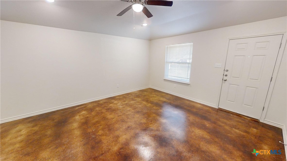 210 E Washington Avenue B Property Photo 3