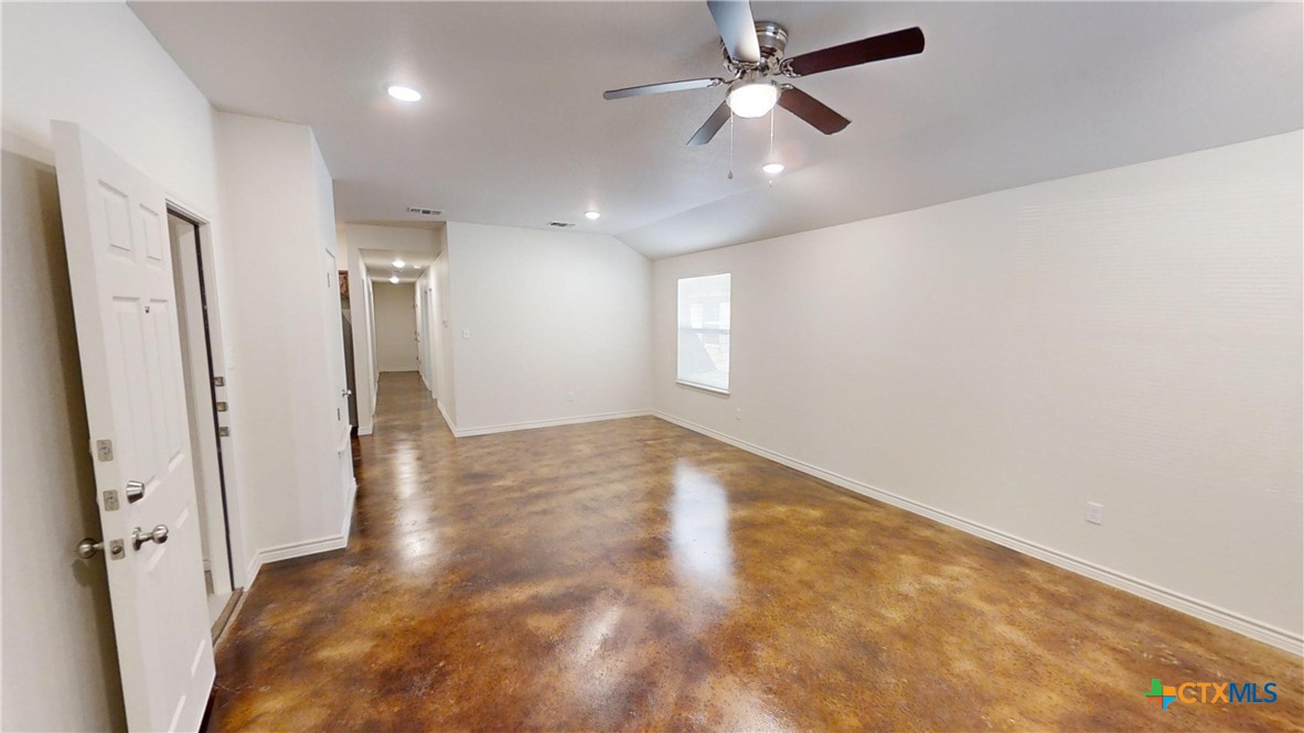 210 E Washington Avenue B Property Photo 4