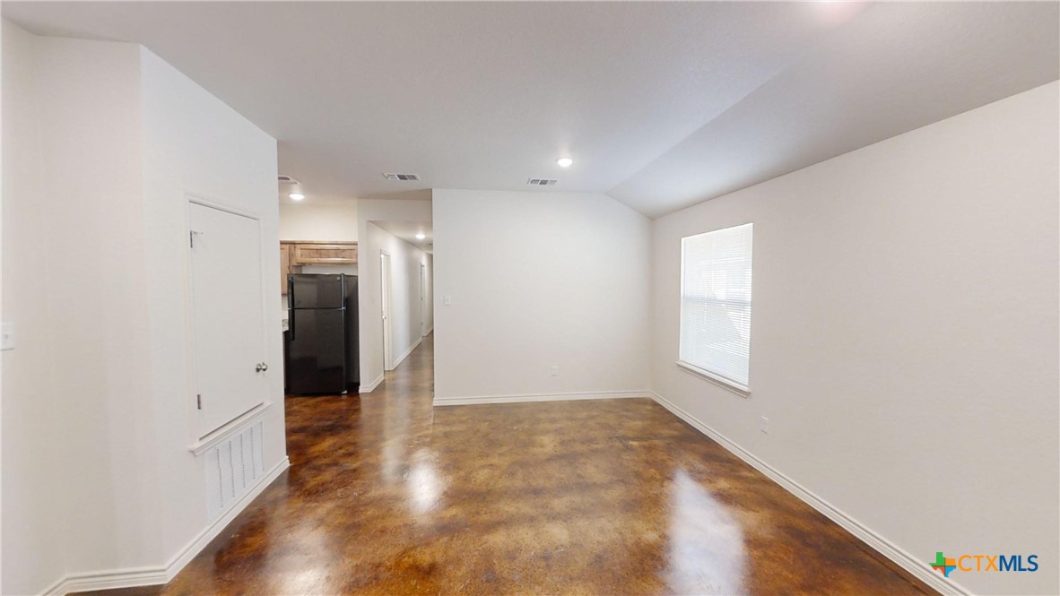 210 E Washington Avenue B Property Photo 5