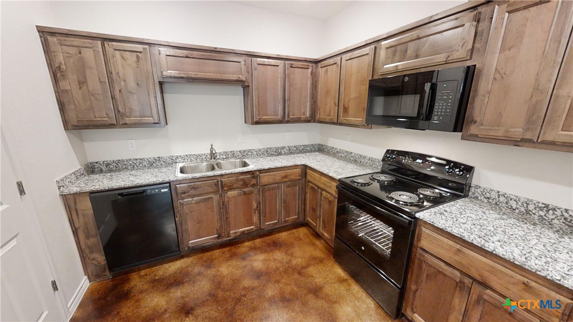 210 E Washington Avenue B Property Photo 6