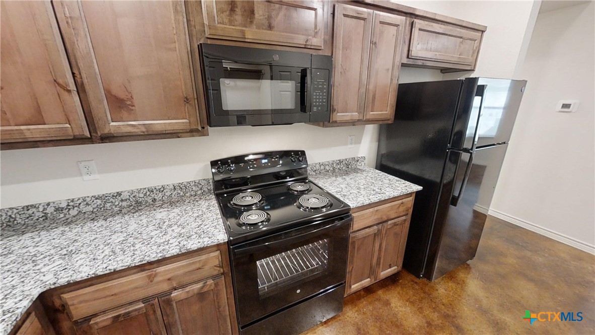 210 E Washington Avenue B Property Photo 7