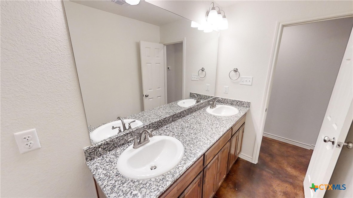 210 E Washington Avenue B Property Photo 12