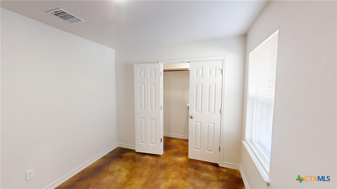 210 E Washington Avenue B Property Photo 16