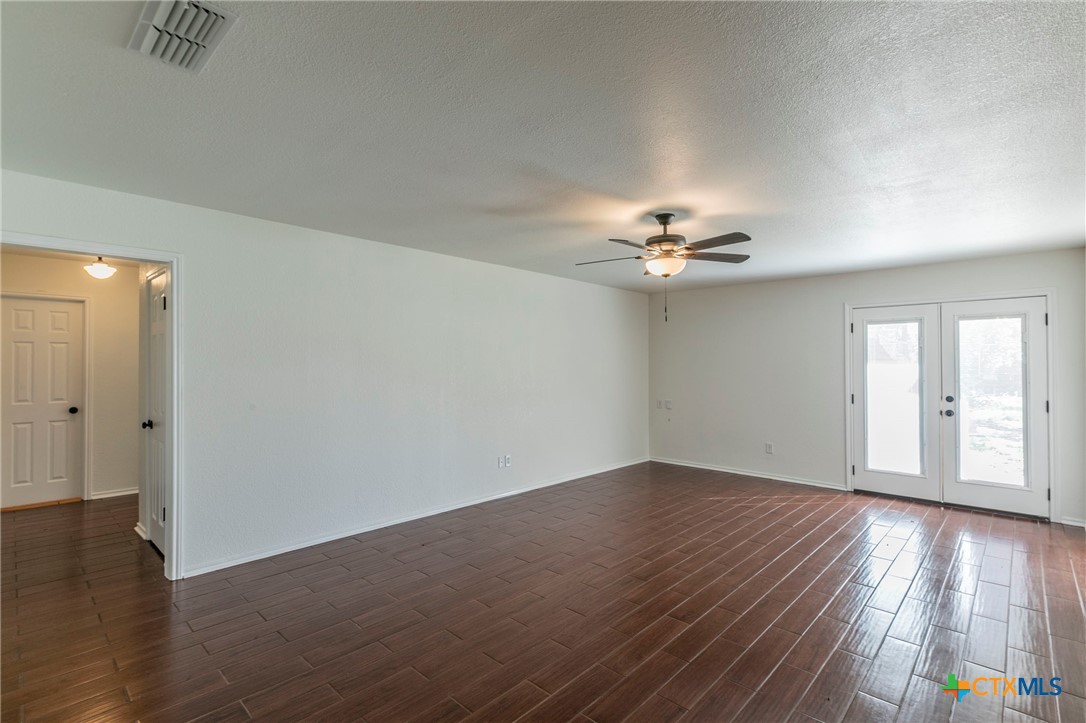5609 E Lakeshore Drive Property Photo 3