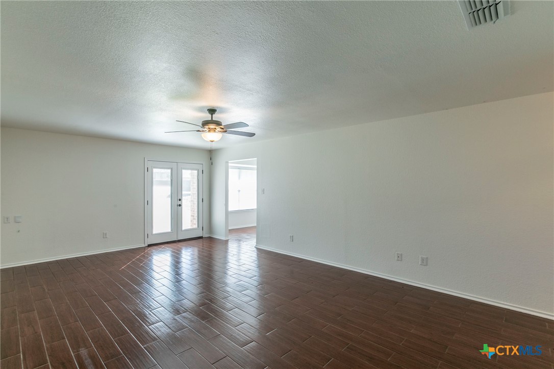 5609 E Lakeshore Drive Property Photo 5