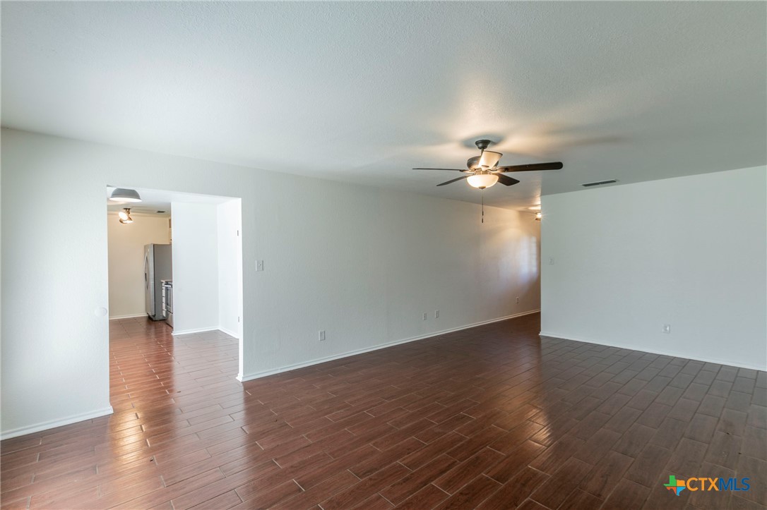 5609 E Lakeshore Drive Property Photo 6