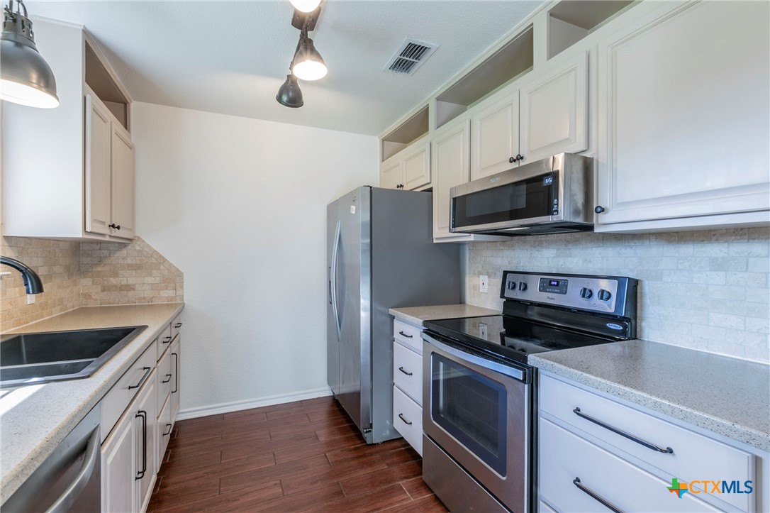 5609 E Lakeshore Drive Property Photo 7